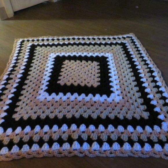 Handmade crochet blanket - Picture 1 of 1